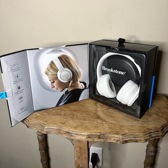 Brookstone Headphones - Picture 1 of 2